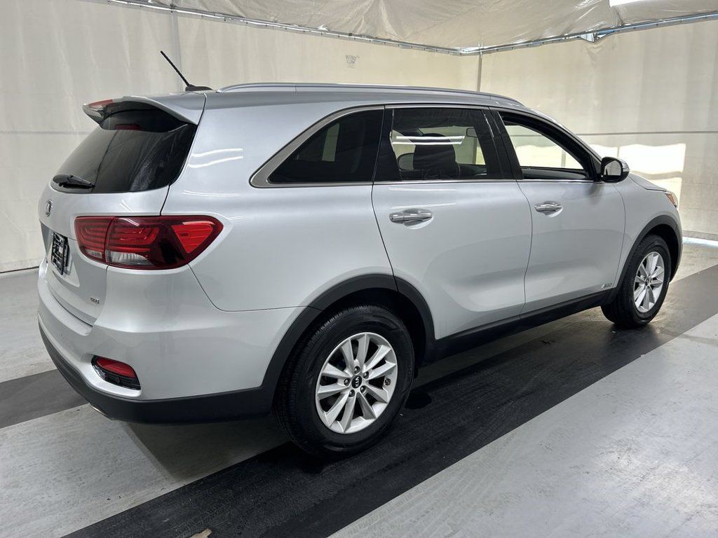 Used 2020 Kia Sorento LX w/ LX I4 Convenience Package AWD/4WD image 2