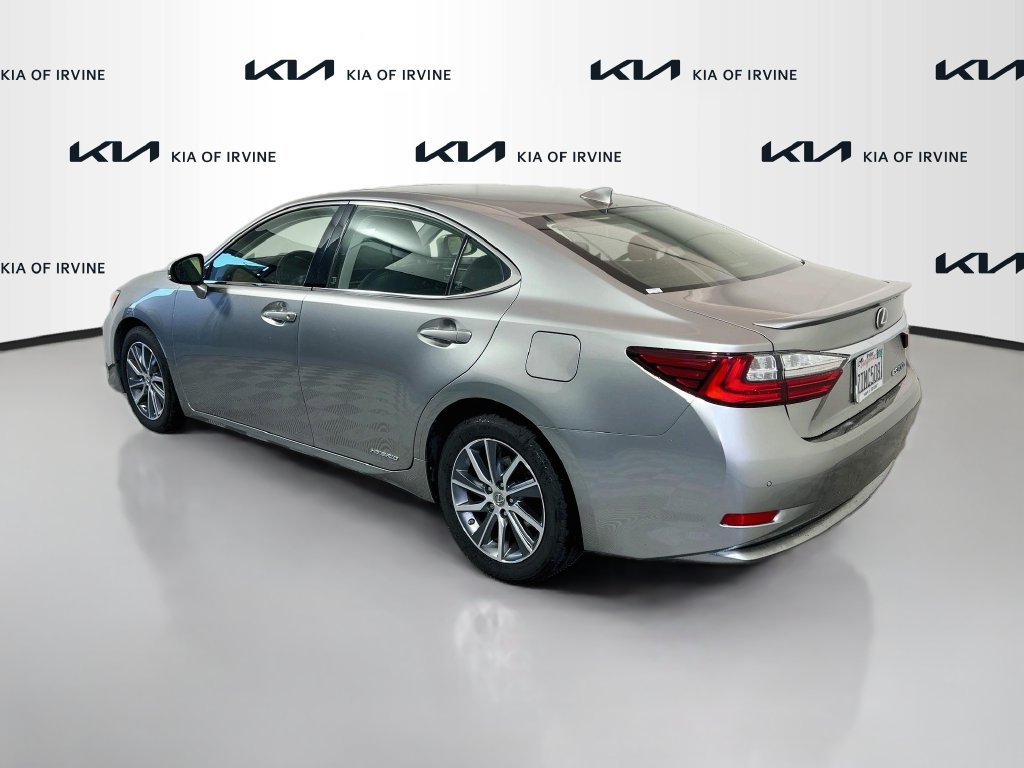 Used 2016 Lexus ES 300h w/ Luxury Package w/Wood Trim FWD image 5