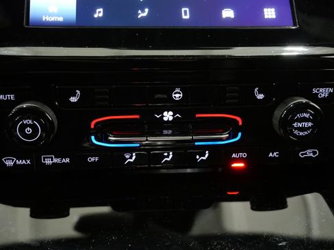 Used 2023 Jeep Grand Cherokee Altitude AWD/4WD image 20