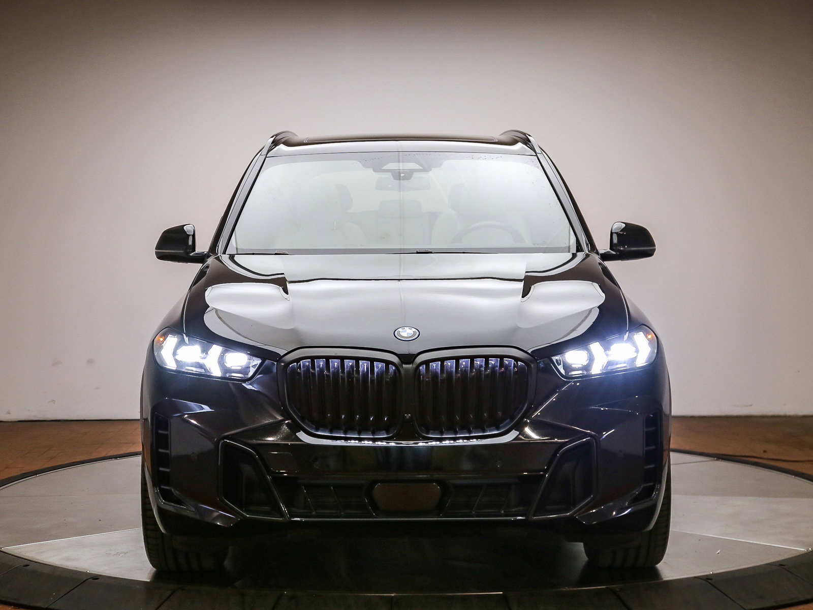 Used 2024 BMW X5 xDrive50e w/ M Sport Package AWD/4WD image 2