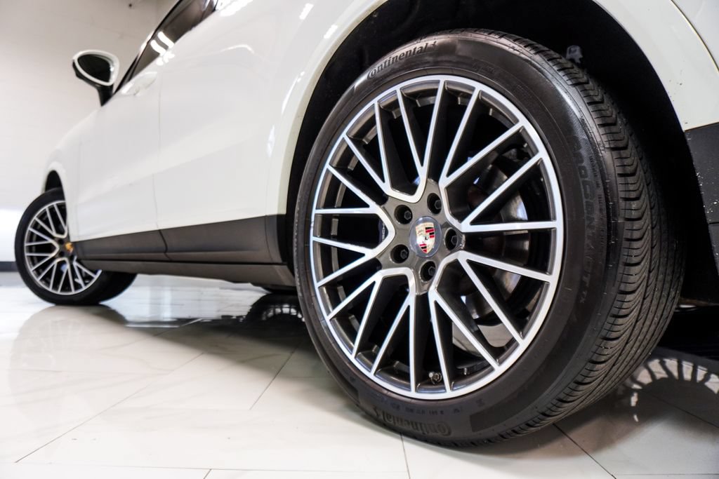 Used 2023 Porsche Cayenne AWD/4WD image 42