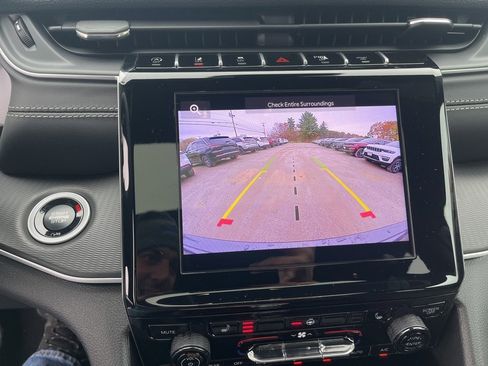 New 2025 Jeep Grand Cherokee Altitude image 25