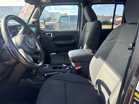 Used 2021 Jeep Gladiator Sport AWD/4WD image 9