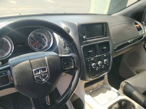 Used 2018 Dodge Grand Caravan SXT FWD image 15