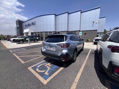 Used 2020 Subaru Outback Premium w/ Popular Package #1 AWD/4WD image 3
