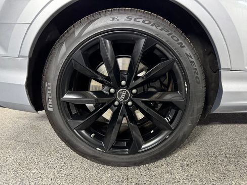 Used 2022 Audi SQ7 Premium Plus w/ SQ7 Executive Package AWD/4WD image 7