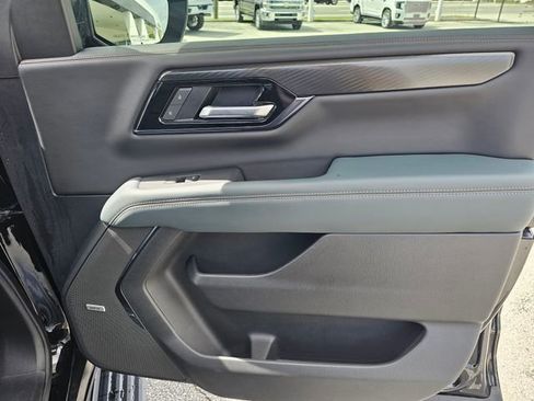 Used 2025 GMC Yukon AT4 w/ AT4 Premium Package image 28