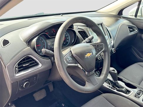 Used 2016 Chevrolet Cruze LT w/ Convenience Package FWD image 9