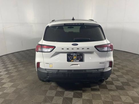 Used 2022 Ford Escape SE w/ SE Sport Appearance Package AWD/4WD image 4