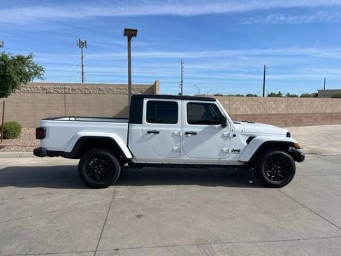 Used 2022 Jeep Gladiator Sport AWD/4WD image 4