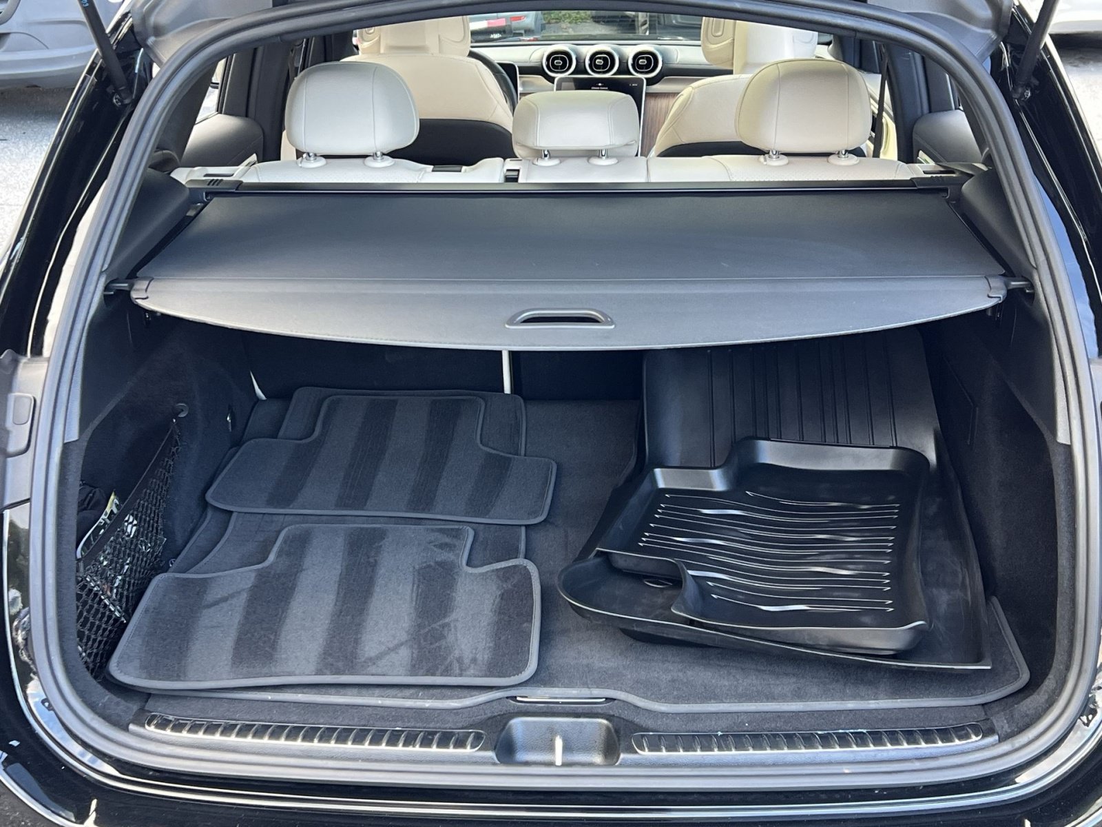 Used 2024 Mercedes-Benz GLC 300 4MATIC image 31