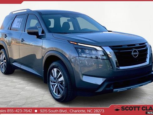 New 2025 Nissan Pathfinder SL image 1