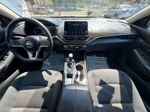 Used 2024 Nissan Altima 2.5 SV FWD image 13