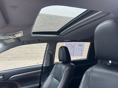 Used 2019 Toyota Highlander Limited image 12