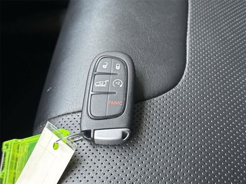 Used 2022 Jeep Cherokee Limited AWD/4WD image 30