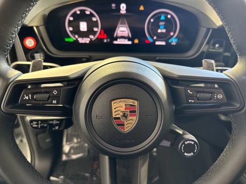 Certified 2025 Porsche Cayenne AWD/4WD image 28