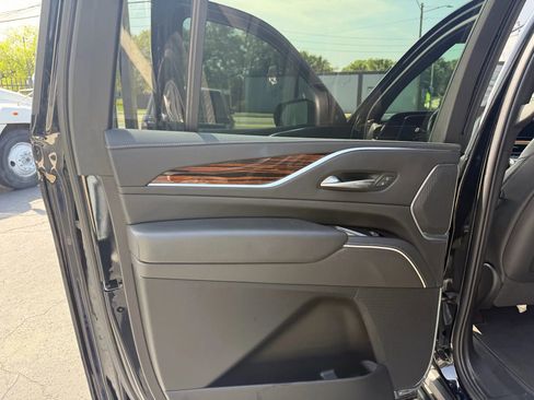 Used 2022 Cadillac Escalade ESV Luxury image 11