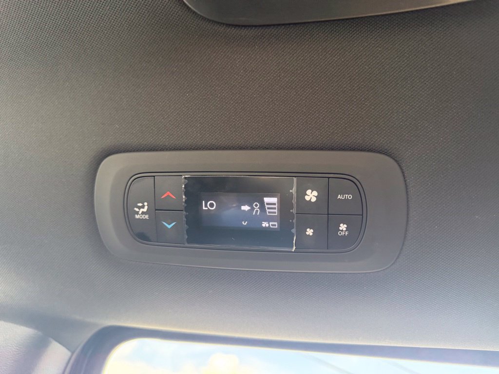 Used 2024 Chrysler Pacifica Limited FWD image 35