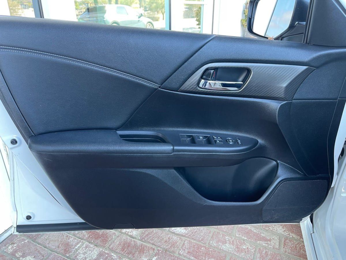 Used 2017 Honda Accord Sport image 23