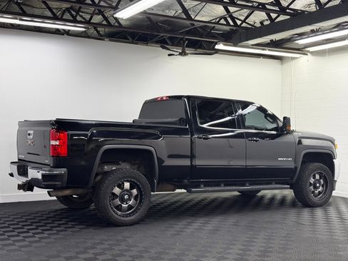 Used 2016 GMC Sierra 2500 SLE AWD/4WD image 2