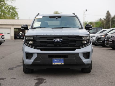 Certified 2025 Ford Expedition Active AWD/4WD image 2