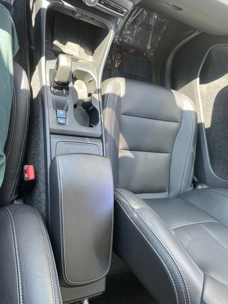 Used 2025 Volvo XC40 B5 Core AWD/4WD image 22