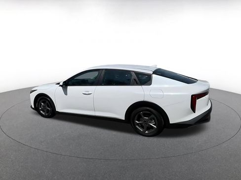 Used 2025 Kia K4 LXS image 12