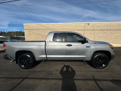 Used 2018 Toyota Tundra SR5 w/ SR5 Upgrade Package image 4