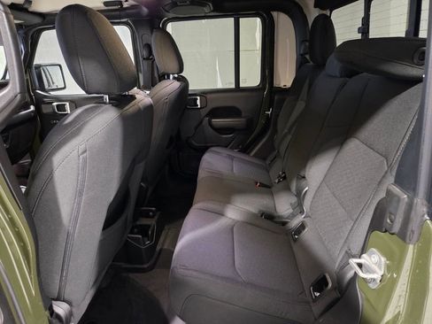 Used 2023 Jeep Gladiator Willys image 12