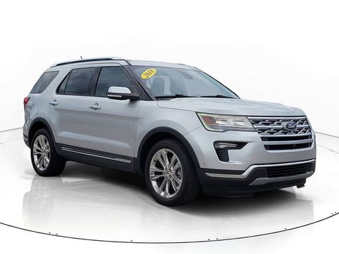 Used 2018 Ford Explorer Limited w/ Equipment Group 301A FWD image 3