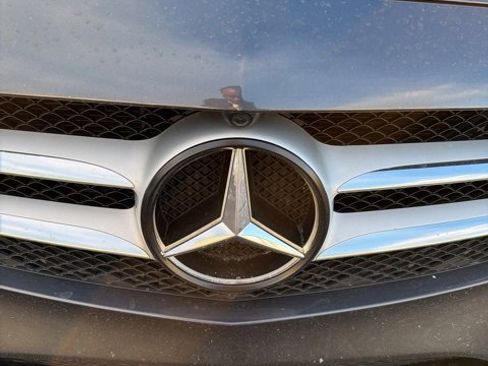 Used 2016 Mercedes-Benz C 300 4MATIC Sedan image 4