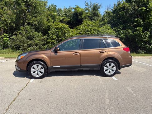 Used 2012 Subaru Outback 2.5i Limited w/ Moonroof Pkg AWD/4WD image 2