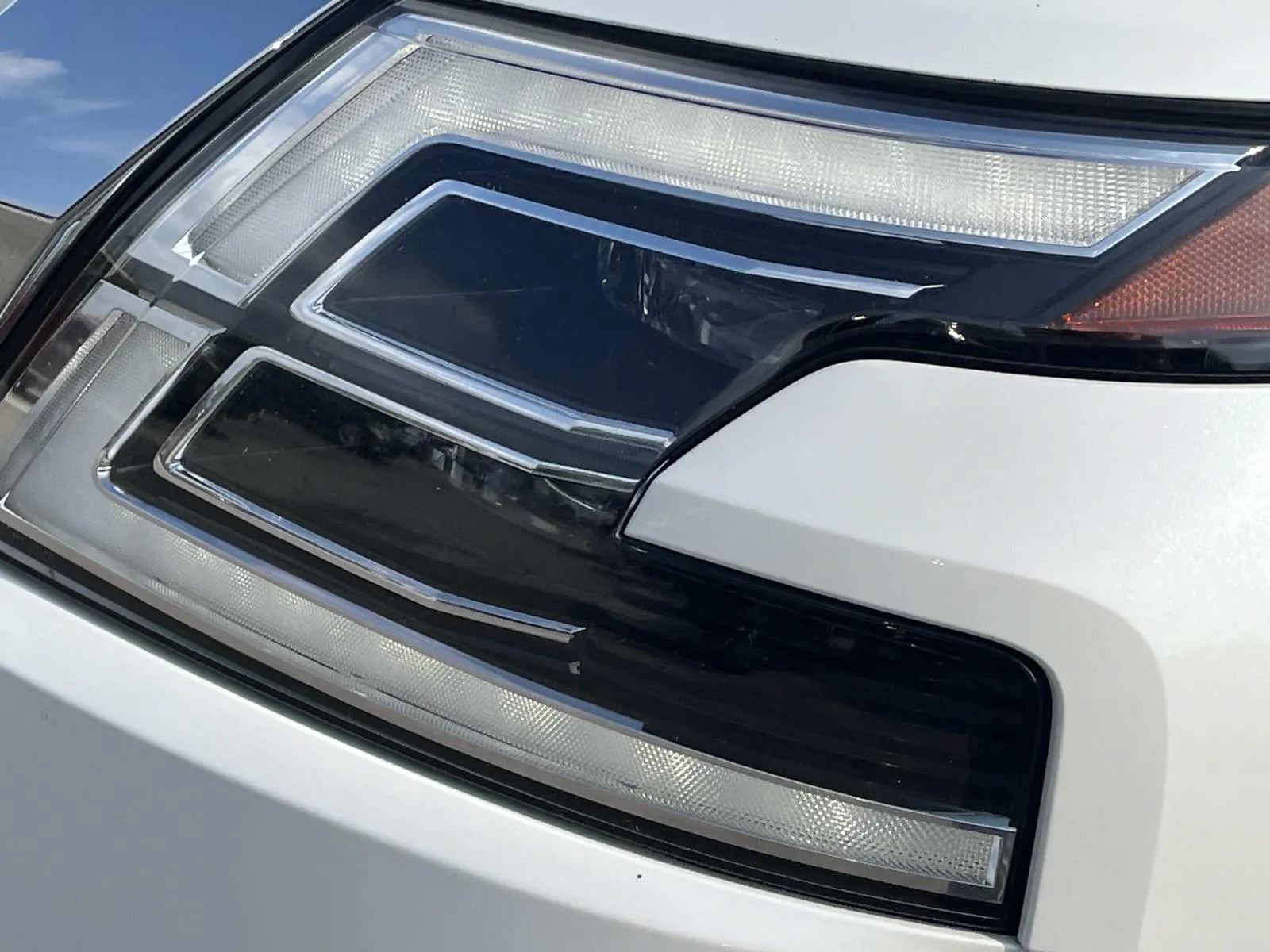 Used 2023 Nissan Armada SL RWD image 9