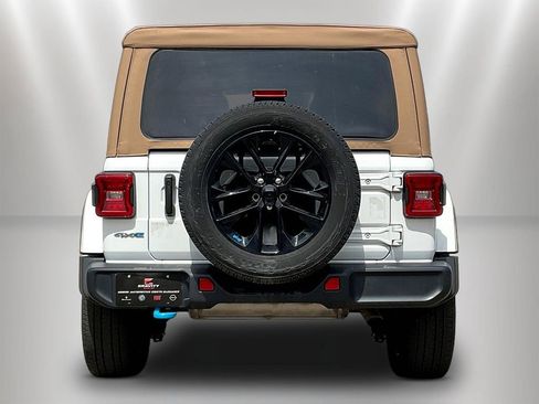 Used 2022 Jeep Wrangler Unlimited Sahara w/ Cold Weather Group AWD/4WD image 5