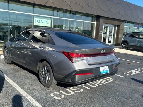 Used 2024 Hyundai Elantra SEL FWD image 4