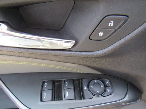 Used 2024 Chevrolet Trax ACTIV w/ Sunroof Package FWD image 9