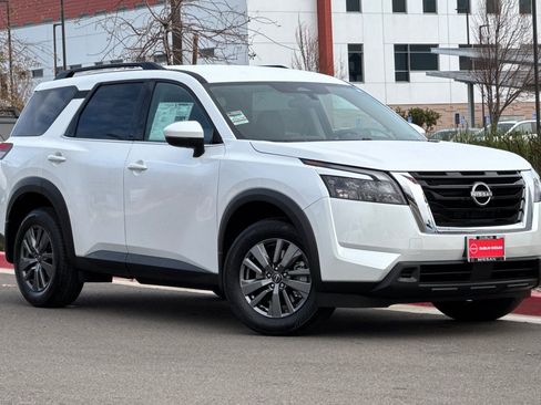 New 2025 Nissan Pathfinder SV image 2