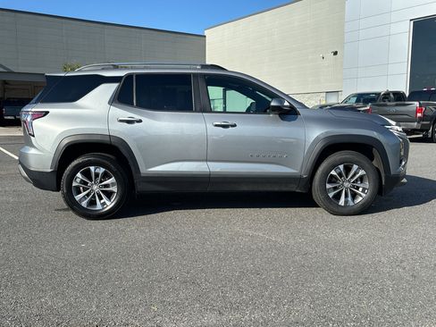Used 2025 Chevrolet Equinox LT w/ Convenience Package II AWD/4WD image 4