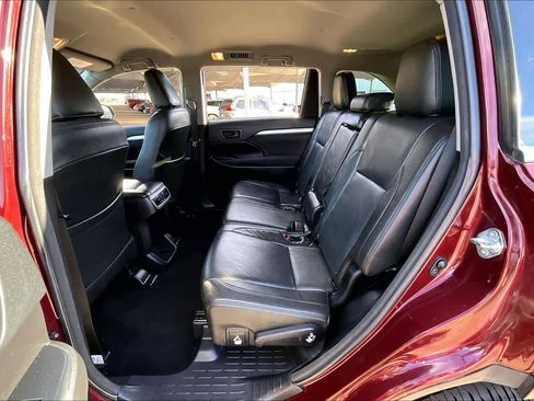 Used 2018 Toyota Highlander Plus image 18