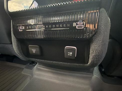 Used 2022 Jeep Grand Wagoneer Series III image 29