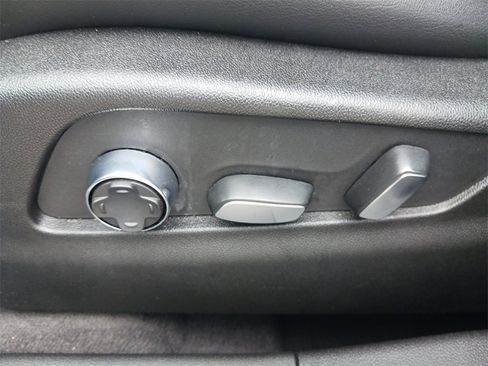 Used 2024 Cadillac XT4 Premium Luxury image 29