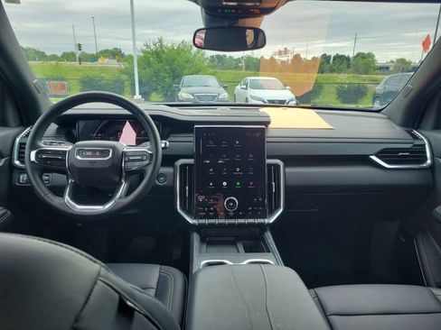 Used 2025 GMC Acadia Elevation w/ Elevation Premium Package FWD image 12