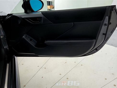 Used 2023 Toyota GR86 Premium w/ ALL Weather Mat Package (TMS) RWD image 18