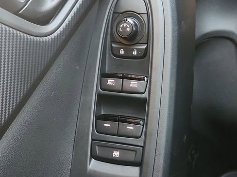 Certified 2025 Subaru Crosstrek 2.0i image 22