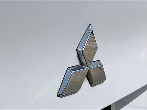 Used 2022 Mitsubishi Outlander ES FWD image 10