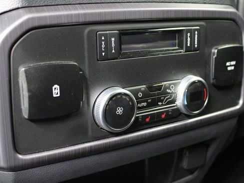 Used 2024 Ford Expedition Platinum image 11