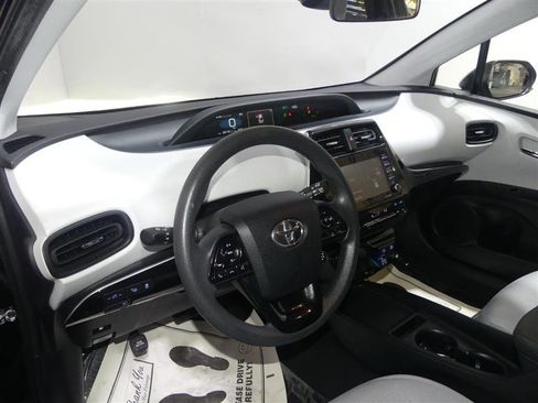 Used 2022 Toyota Prius LE image 23