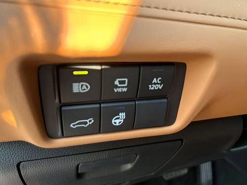 Certified 2025 Toyota Highlander Platinum AWD/4WD image 24