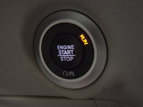 Used 2023 Chrysler Pacifica Touring-L FWD image 36