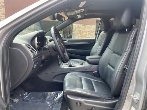 Used 2018 Jeep Grand Cherokee Limited image 9
